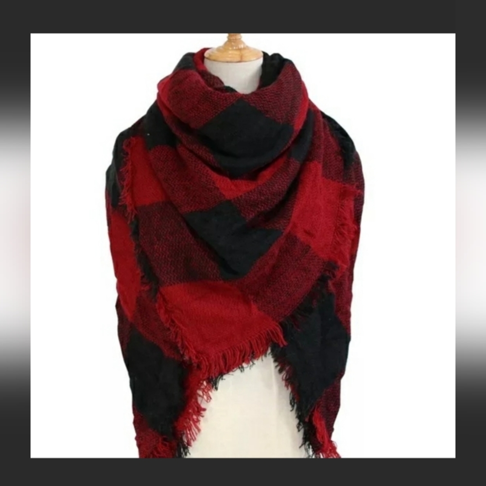 NWT-  WOMEN’S BUFFALO PLAID SCARF